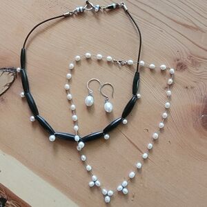 Black and White Pearl Necklace with Modern Design